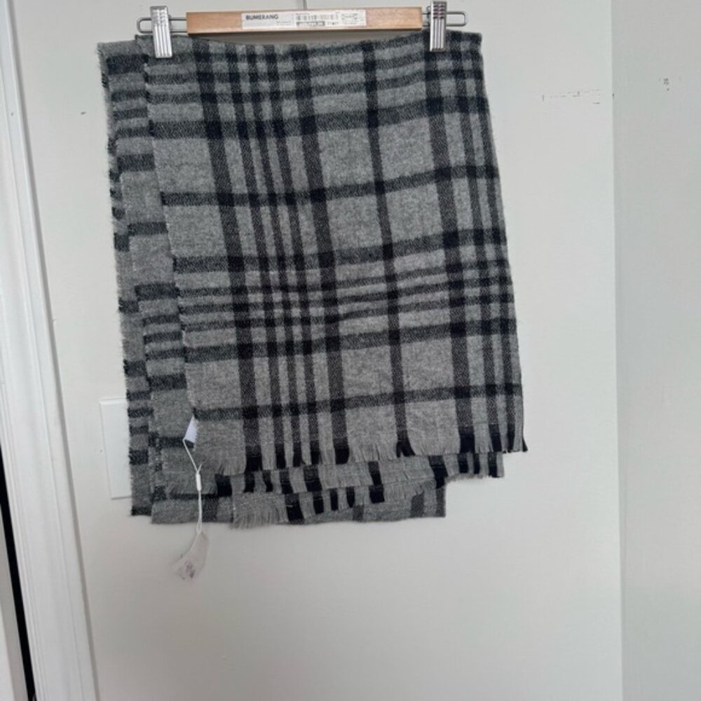 NWT ETEREO PLAID BLANKET SCARF - Picture 3 of 4
